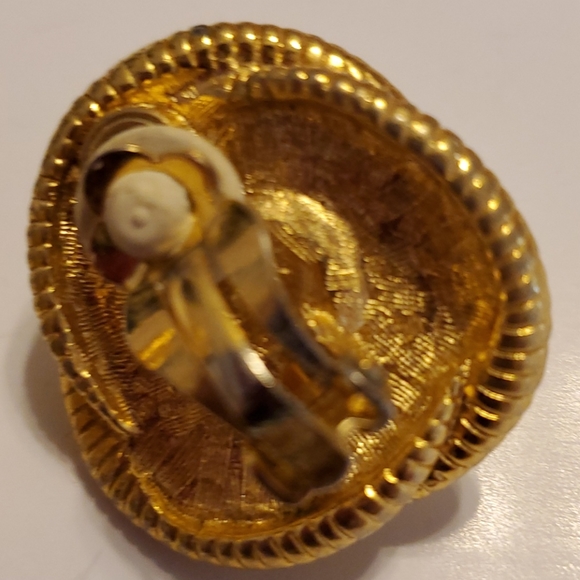 Anne Klein pearl and gold finish Clip earrings - Picture 3 of 4